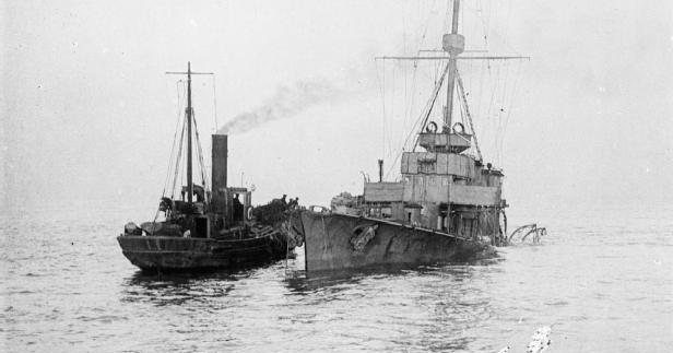 HMS Arethusa (1913) mined cr FI